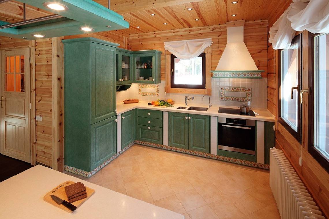 дизайн современной кухни в зеленых тонах из дерева на даче