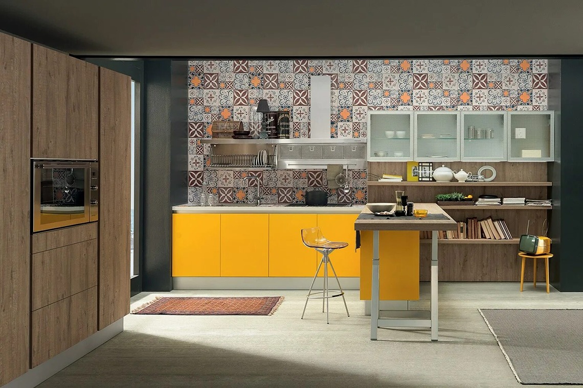 дизайн кухни из TSS-плиты желтого цвета