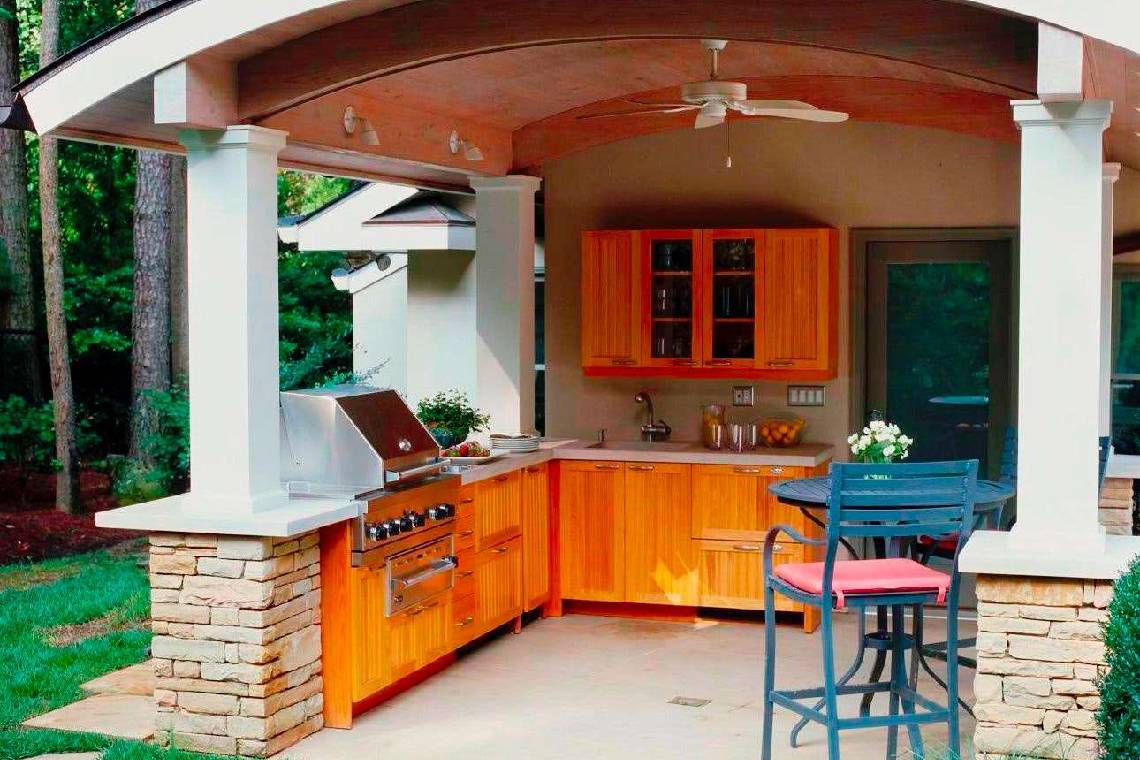 дизайн летней открытой кухни на даче
