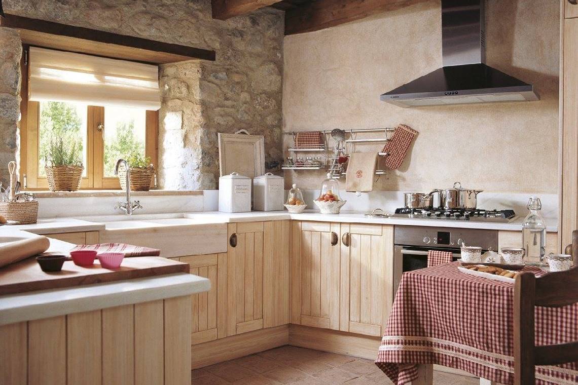 дизайн современной кухни из дерева на даче