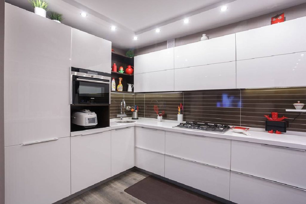 Белая кухня в современном стиле: 11 примеров дизайна, которые вас очаруют