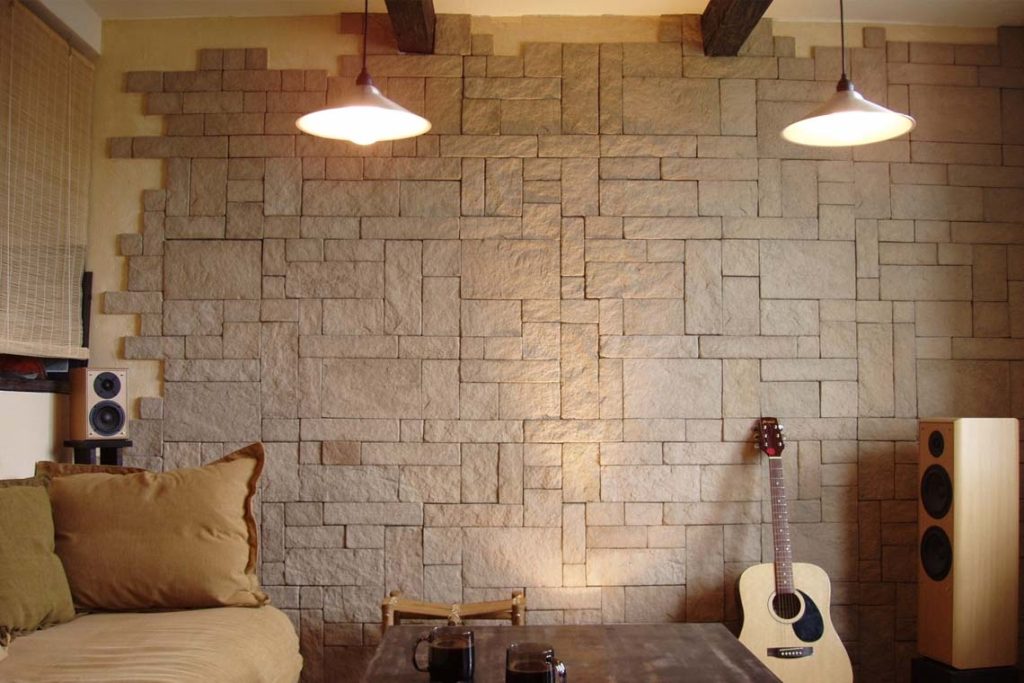 стена из камня в интерьере кухни