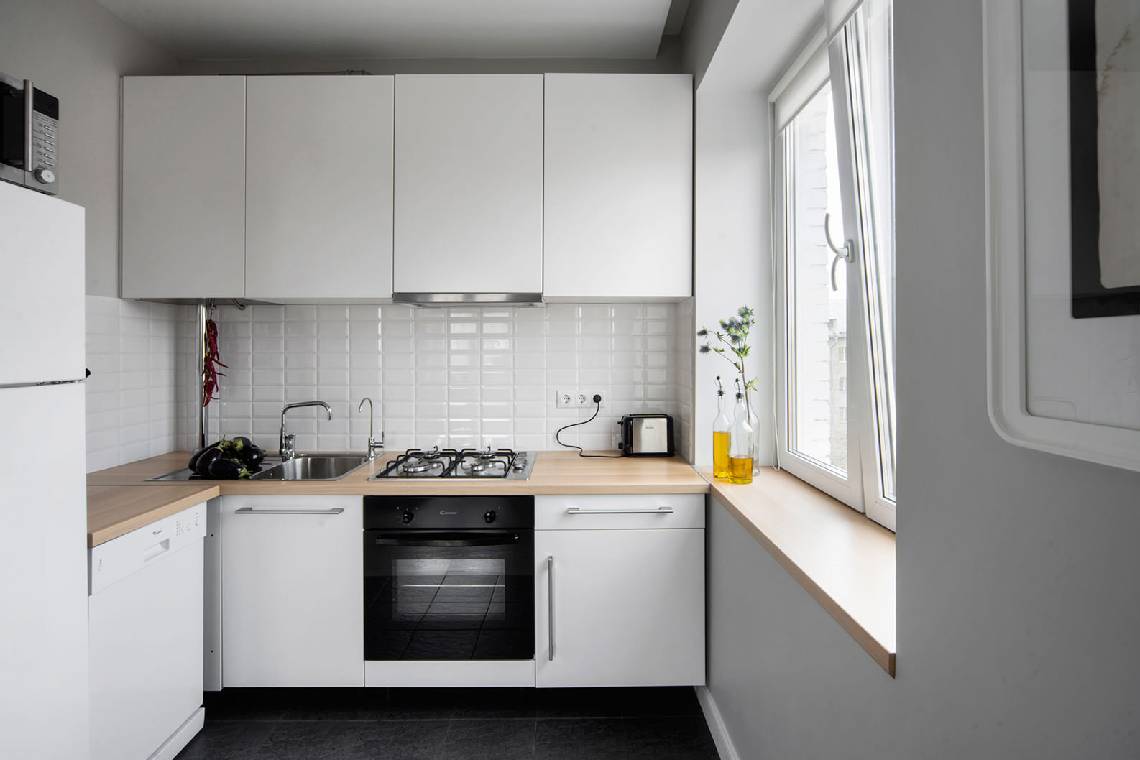Идеи маленькой белой кухни: 26 фото